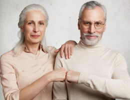 Ett äldre kärleksfullt par